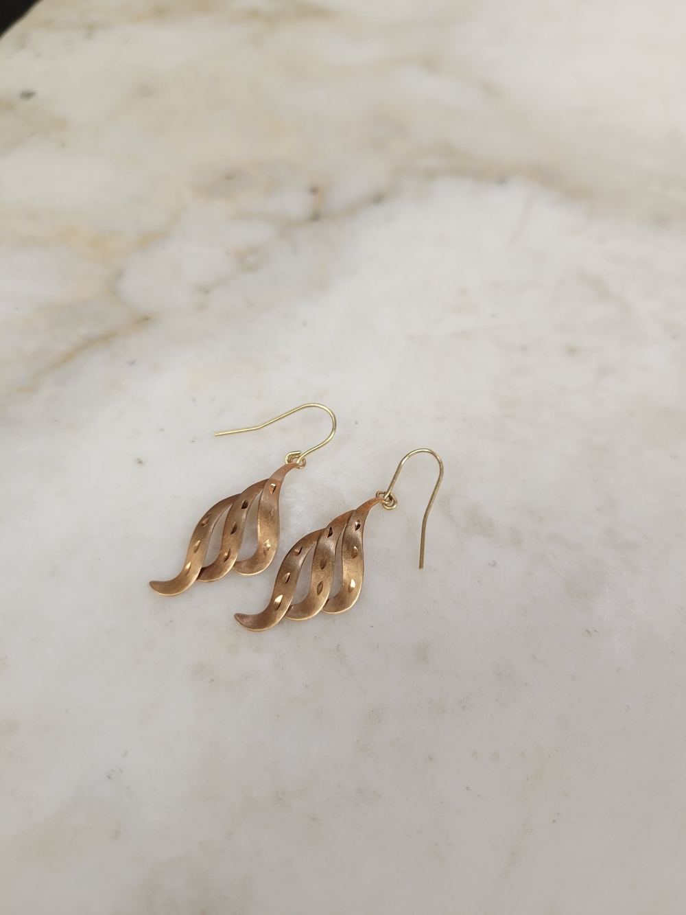 14kt Swirl Gold Dangle Womens EARRINGS Read Discription 0.7 Grams - Picture 3 of 14